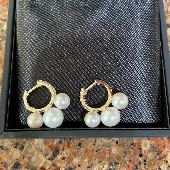 PEARL EARRINGS SAKS 5th. AVENUE - Picture 3 of 4